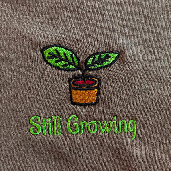 Still Growing - T-shirt brodé